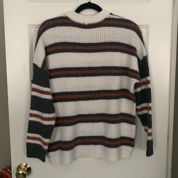 American Eagle Sweater - Picture 2 of 5